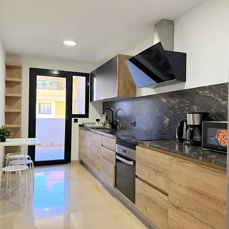 Stylish New Seaview With Pool